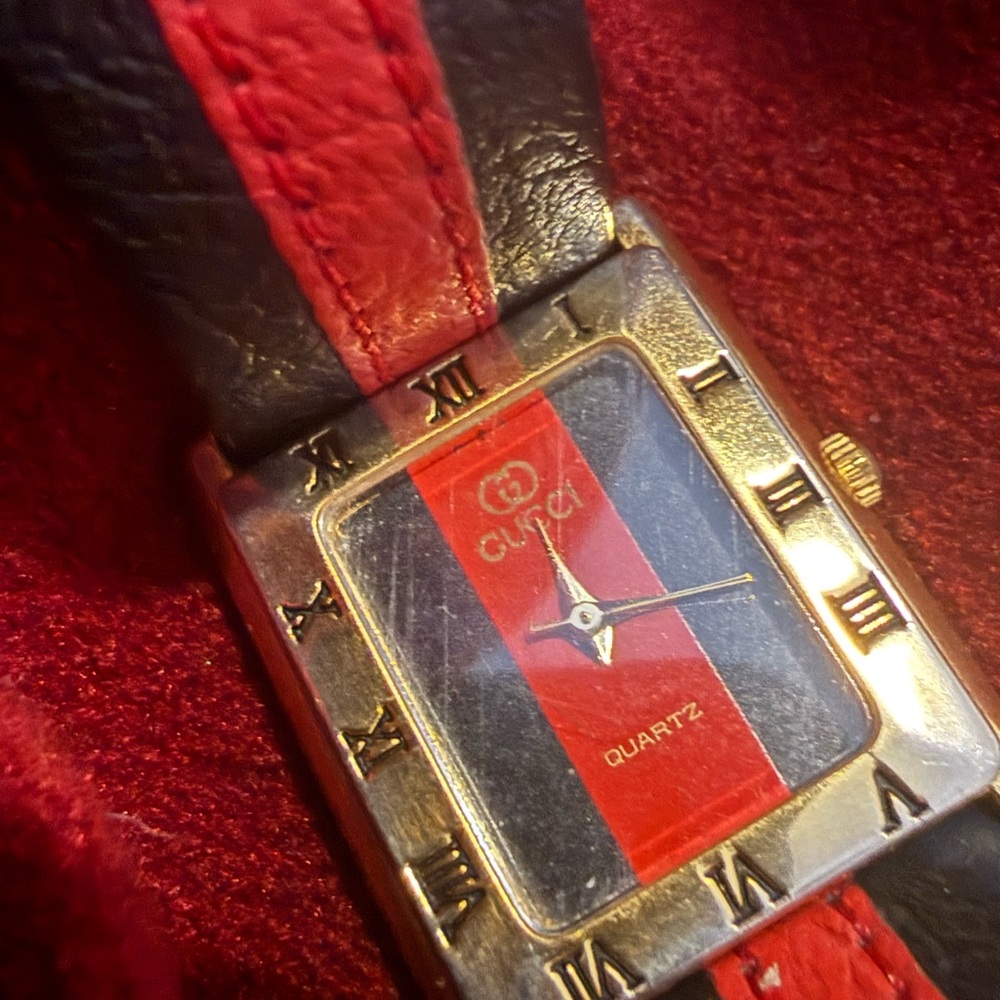 Gucci Blue and Red leather 9000L vintage Watch